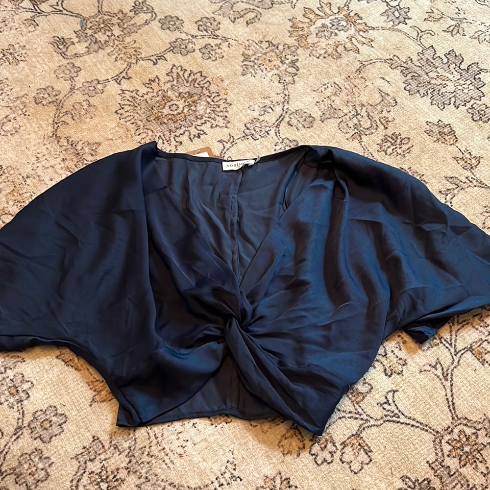 NWT Vestique Satin Crop